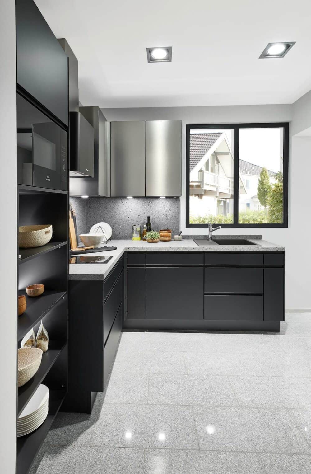 Nobilia Designküche schwarz grifflos