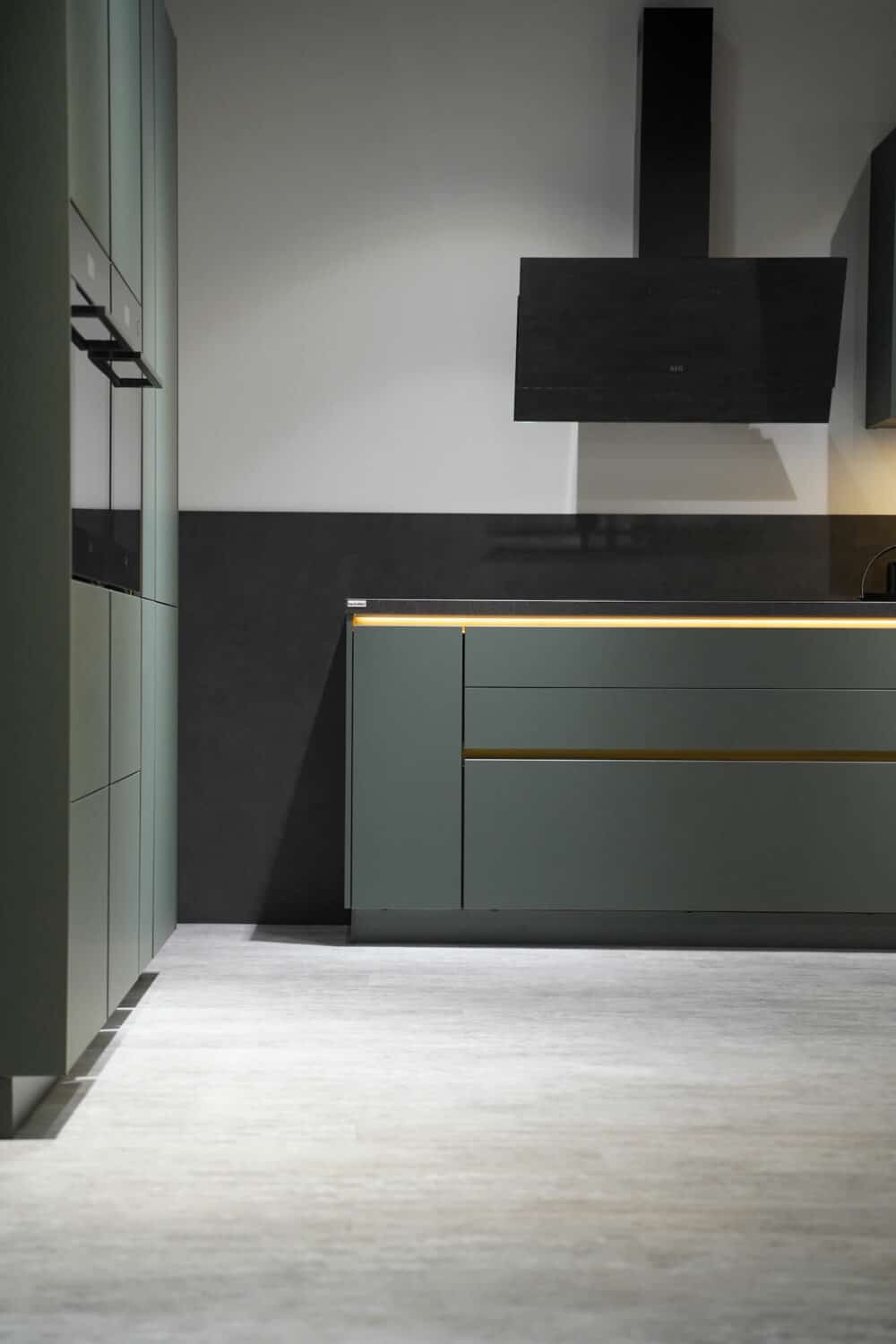 Nobilia Easytouch Fronten grifflos mineralgrün matt