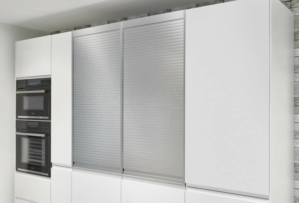 Nobilia Inselküche mit Jalousienschrank
