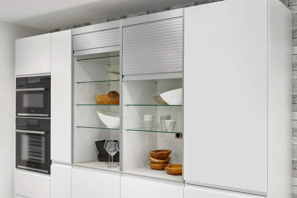 Wandschrank Jalousien mit Glaseinsatz