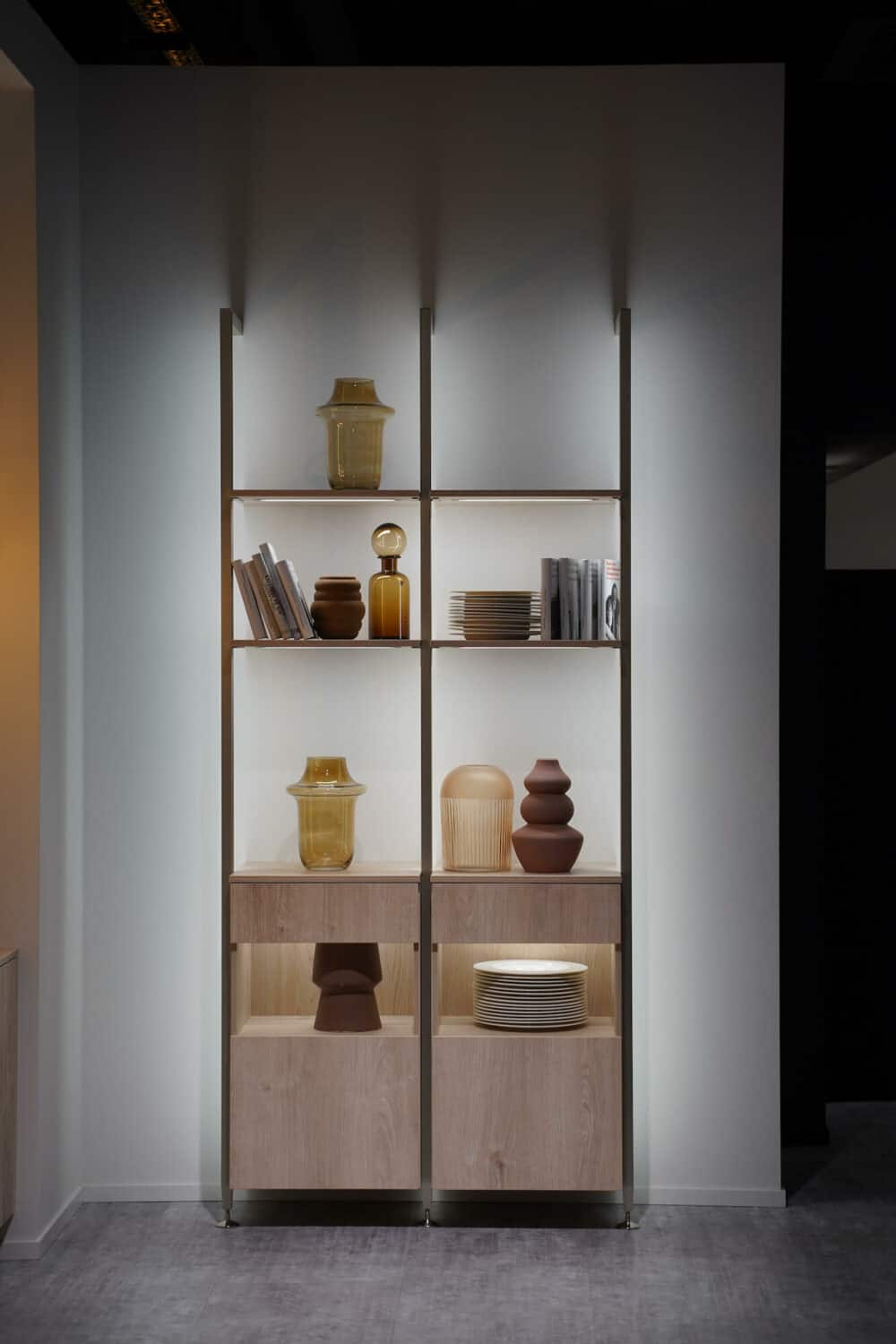 Wandschrank offene Regale mit Eiche Fronten