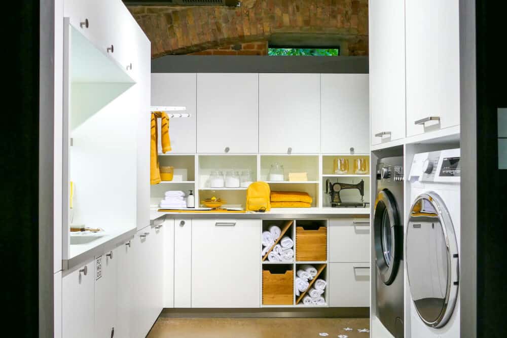 Bauformat Inselküche Rhodos mit Hauswirtschaftsraum
