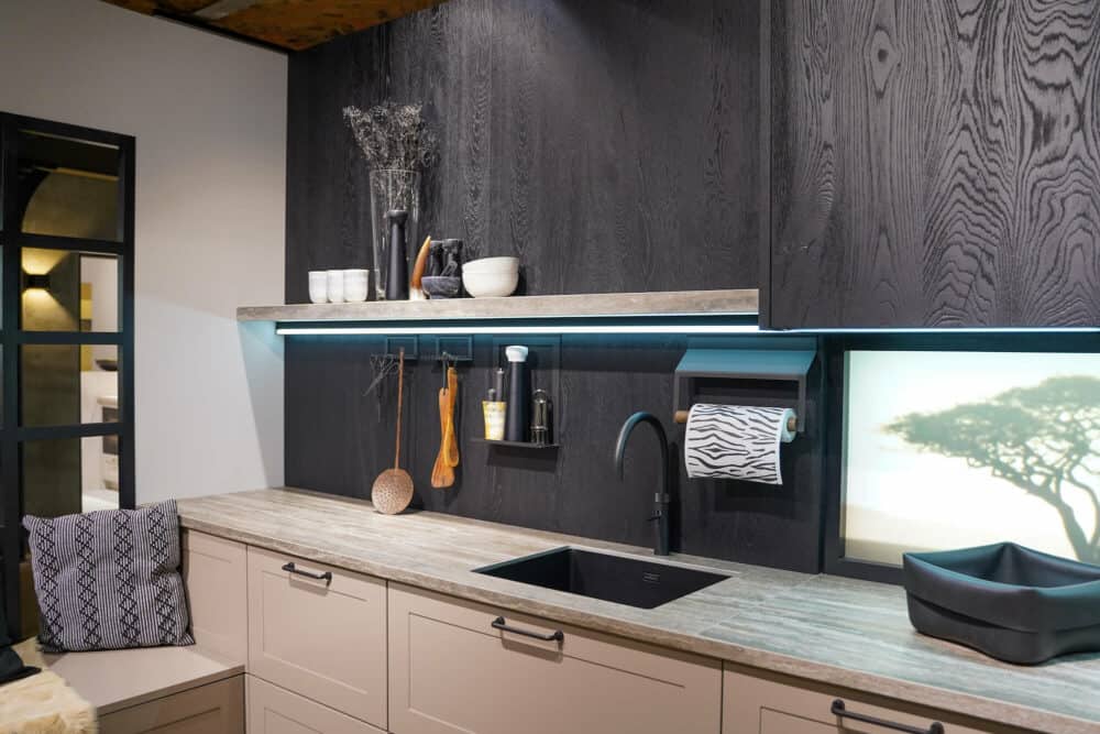 Bauformat Landhaus Küchenzeile mit Keramik Stein Arbeitsplatte