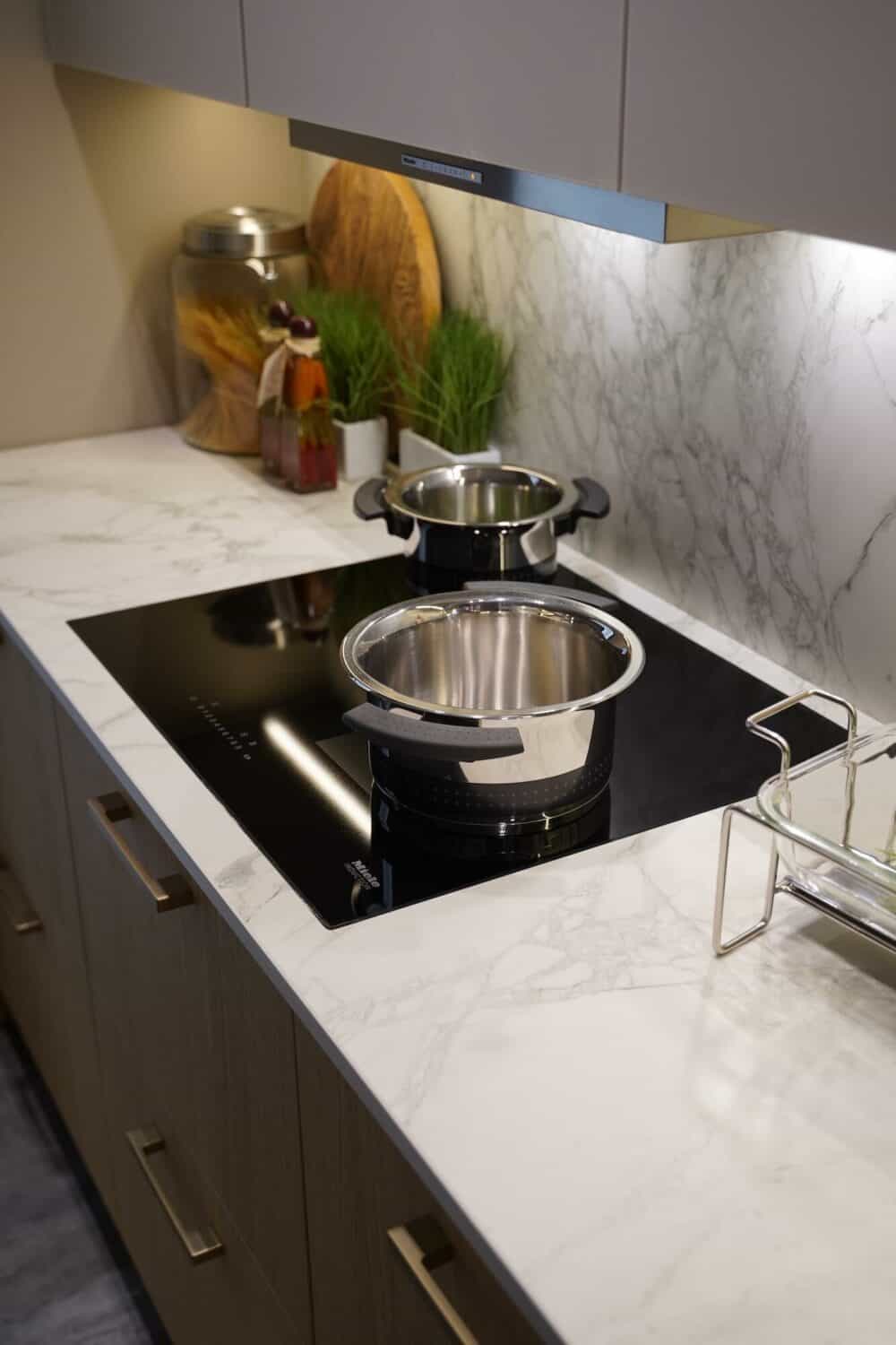 modern Miele Induktionskochfeld Dekton Arbeitsplatte