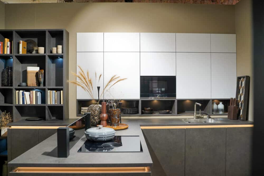 Bauformat T-Küche mit Halbinsel grau Design