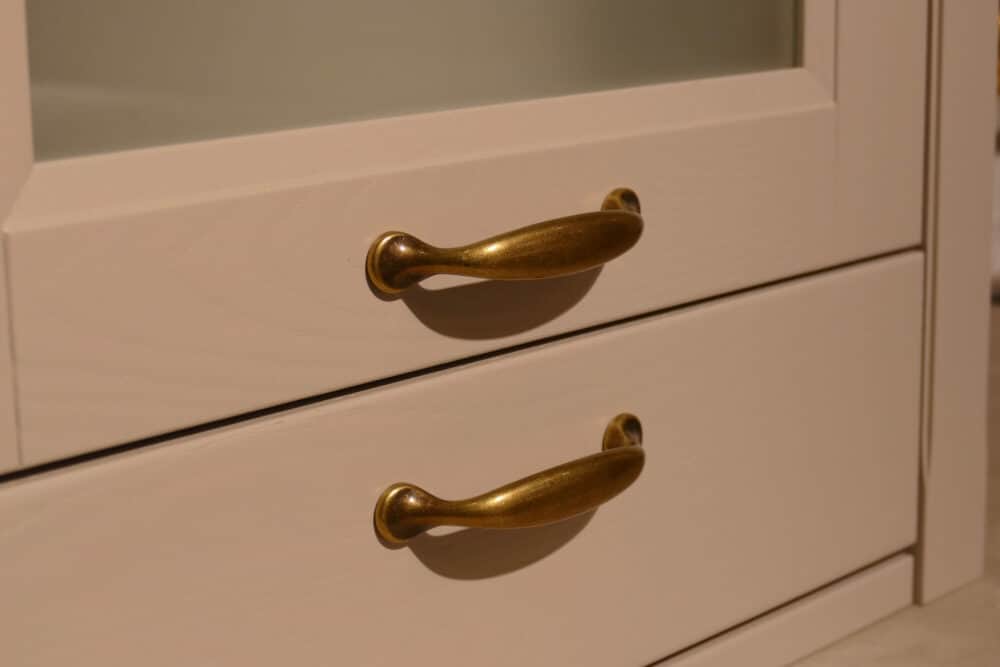 Griff Bauformat Landhaus Inselküche sandbeige