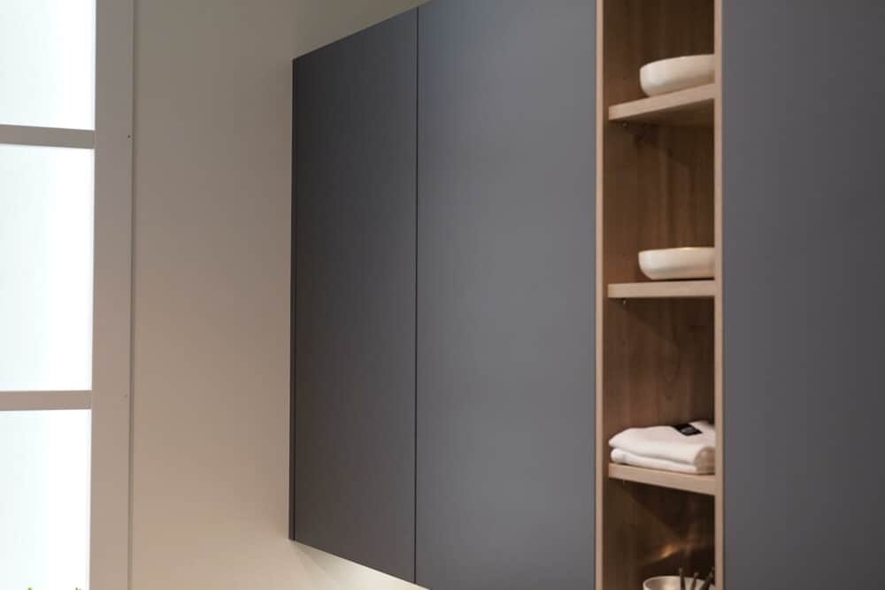 Hängeschrank Ballerina moderne U-Küche grau