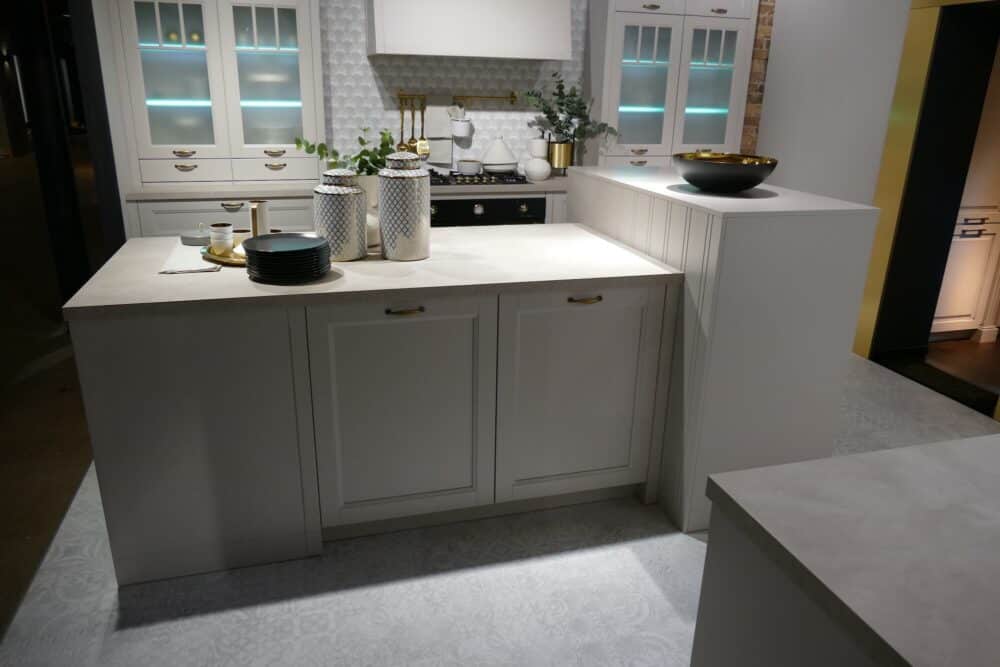 Kochinsel Bauformat Landhaus Inselküche sandbeige