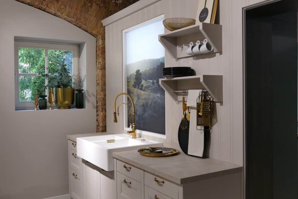 Küchenregal Bauformat Landhaus Inselküche sandbeige