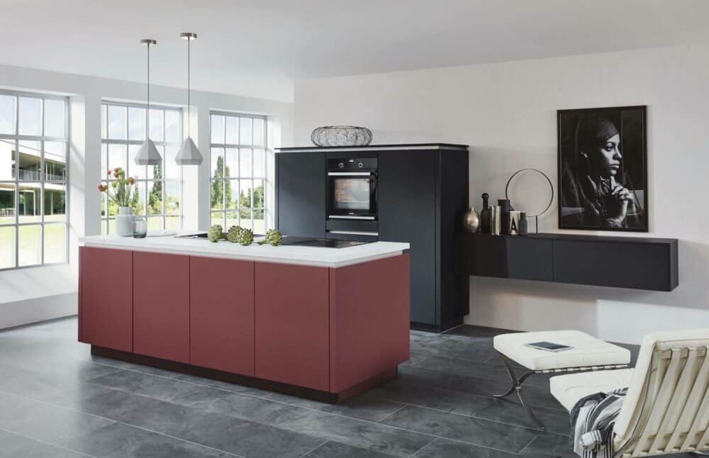Nobilia Designküche mit Insel Rostrot