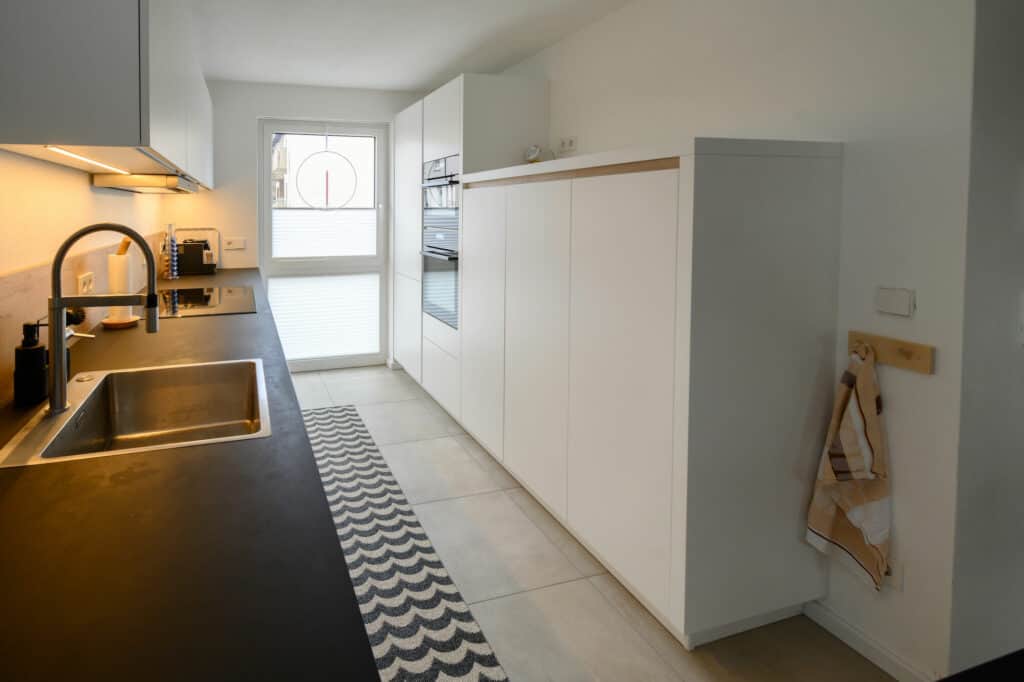 Ballerina Design Küchenzeile mit Wandschrank weiß grifflos