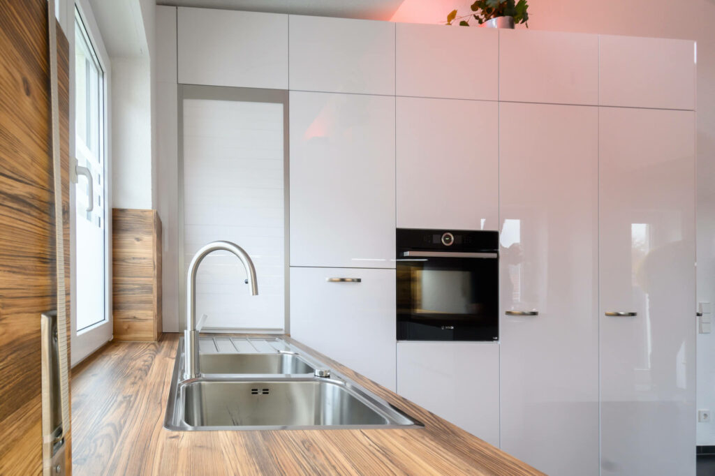 Nobilia Design G-Küche mit Edelstahl Küchenspüle