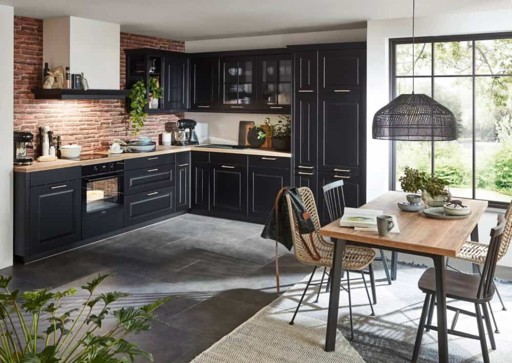 Nobilia L-Küche Sylt schwarz im Landhausstil