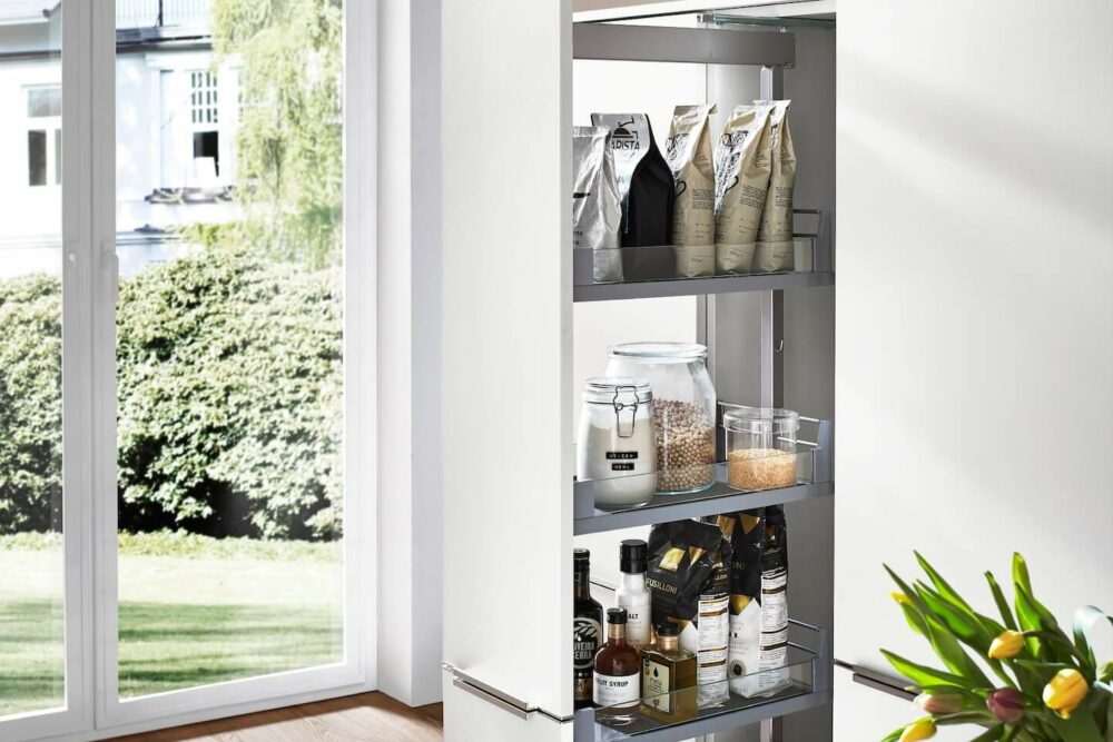 Apothekerschrank Nobilia moderne L-Küche weiß