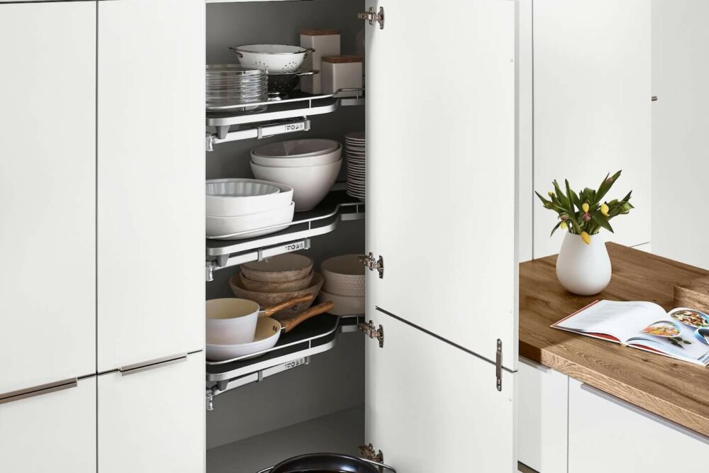 Le Mans Schrank Nobilia moderne L-Küche weiß