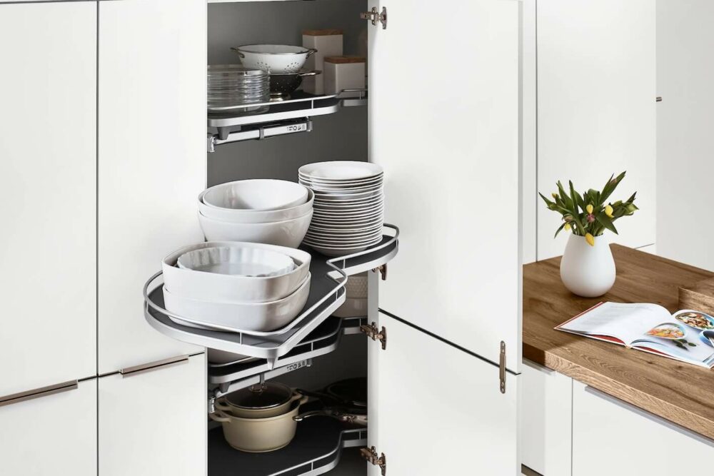Le Mans Schrank Nobilia weiße L Küche modern