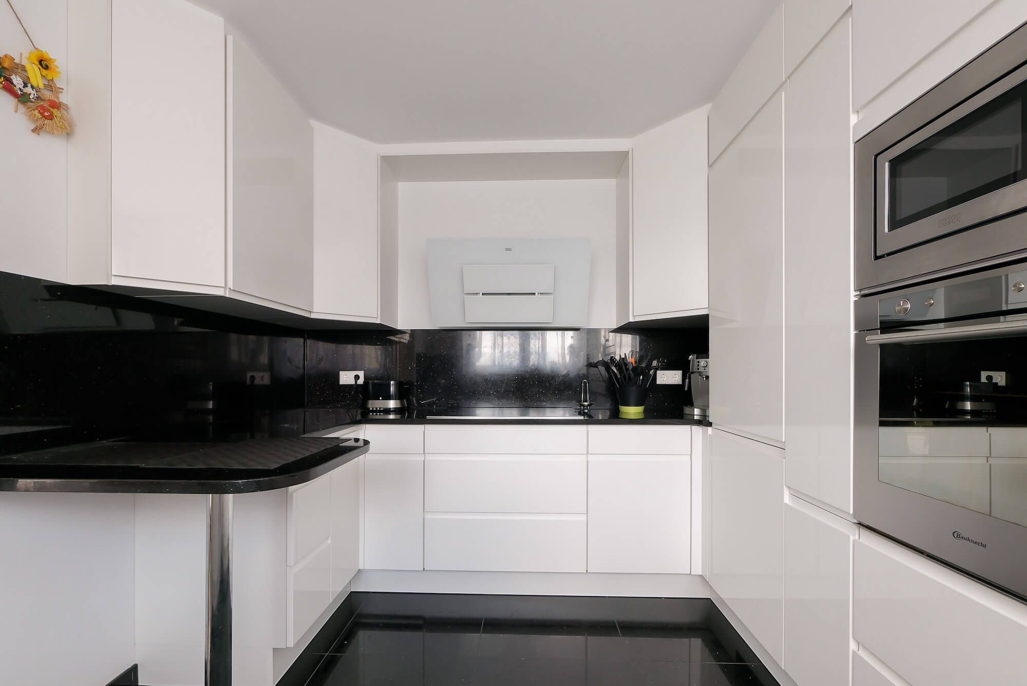 Nobilia Design G-Küche weiß hochglanz Lack