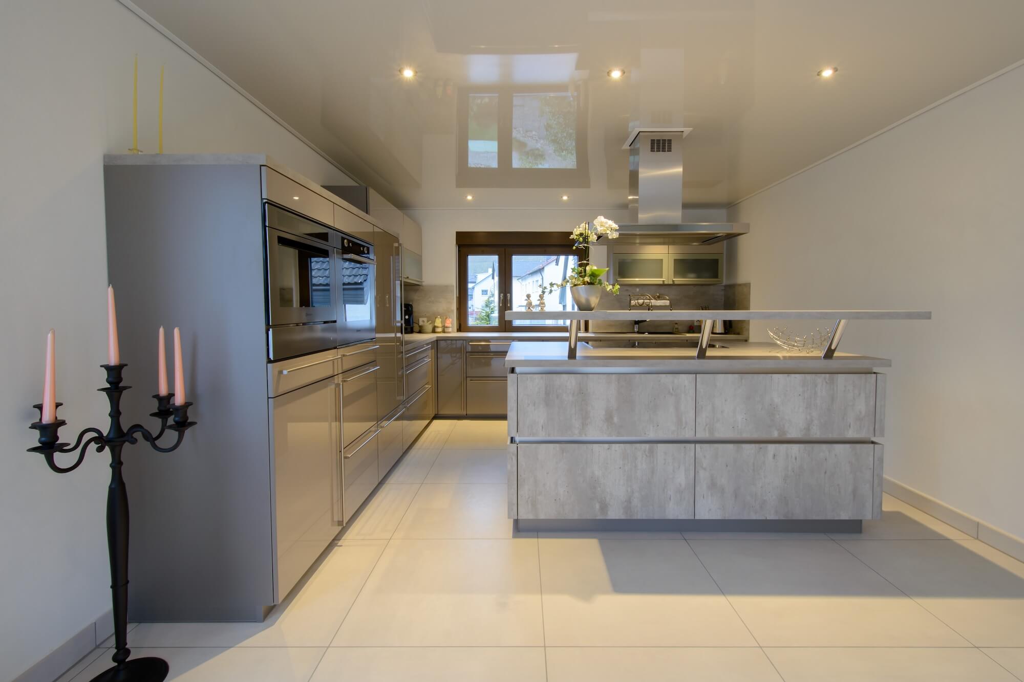 Nobilia Design Inselküche beton grau grifflos