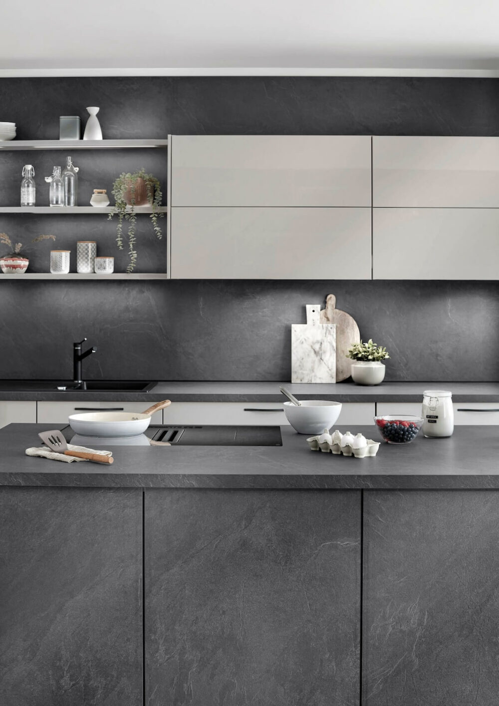Nobilia Design Inselküche Novalux Oberschränke