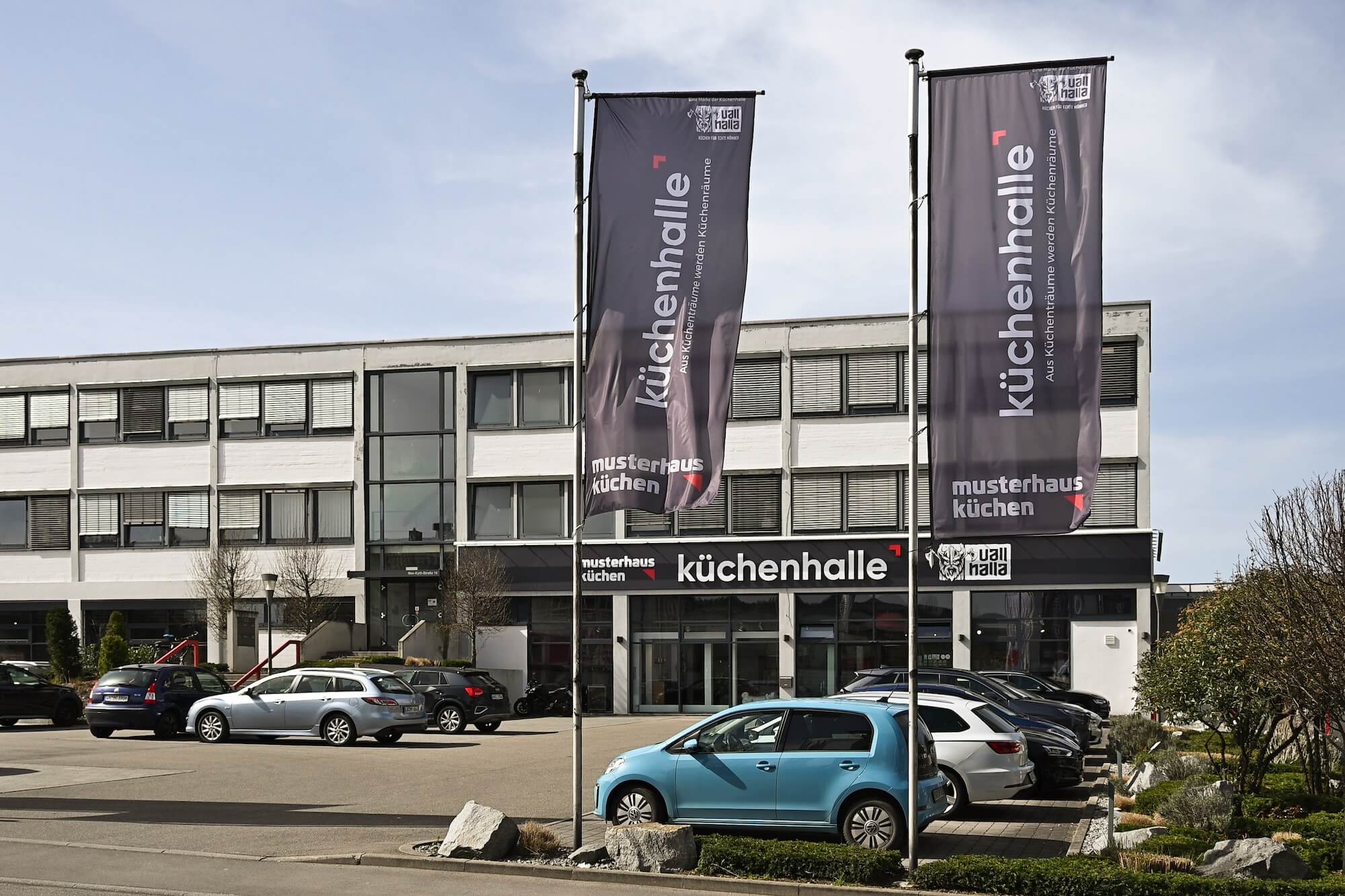 Küchenhalle GmbH Küchenstudio außen 2024