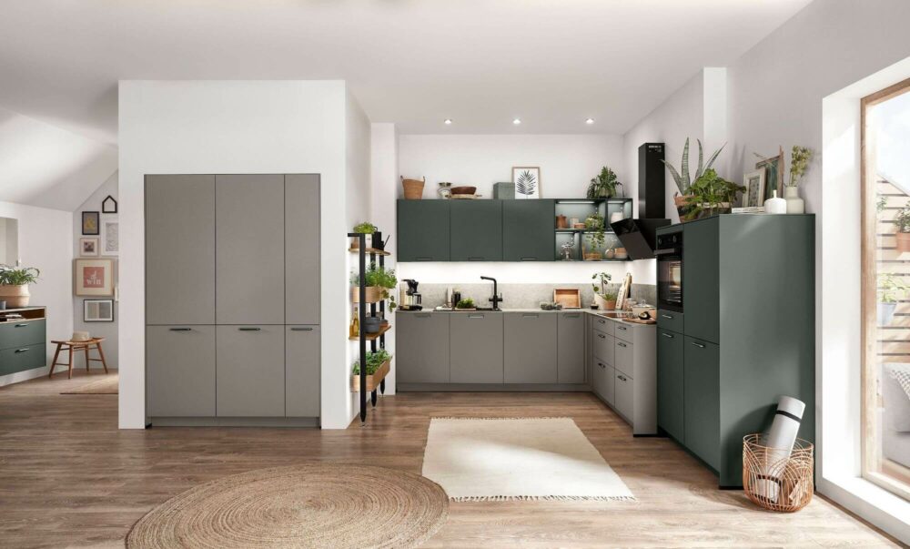 Nobilia Moderne U-Küche mit Hochschrank