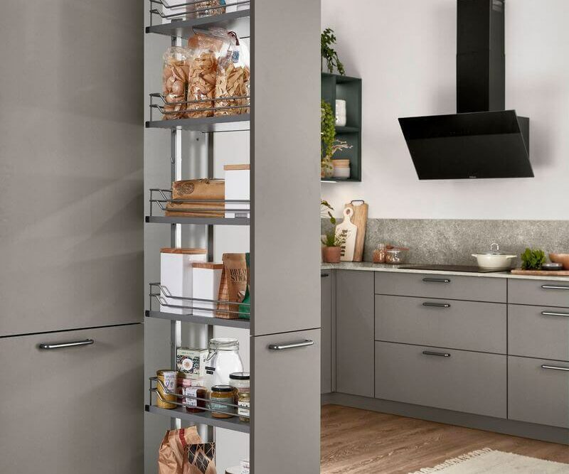 Nobilia Moderne U-Küche mit Hochschrank Apothekerschrank